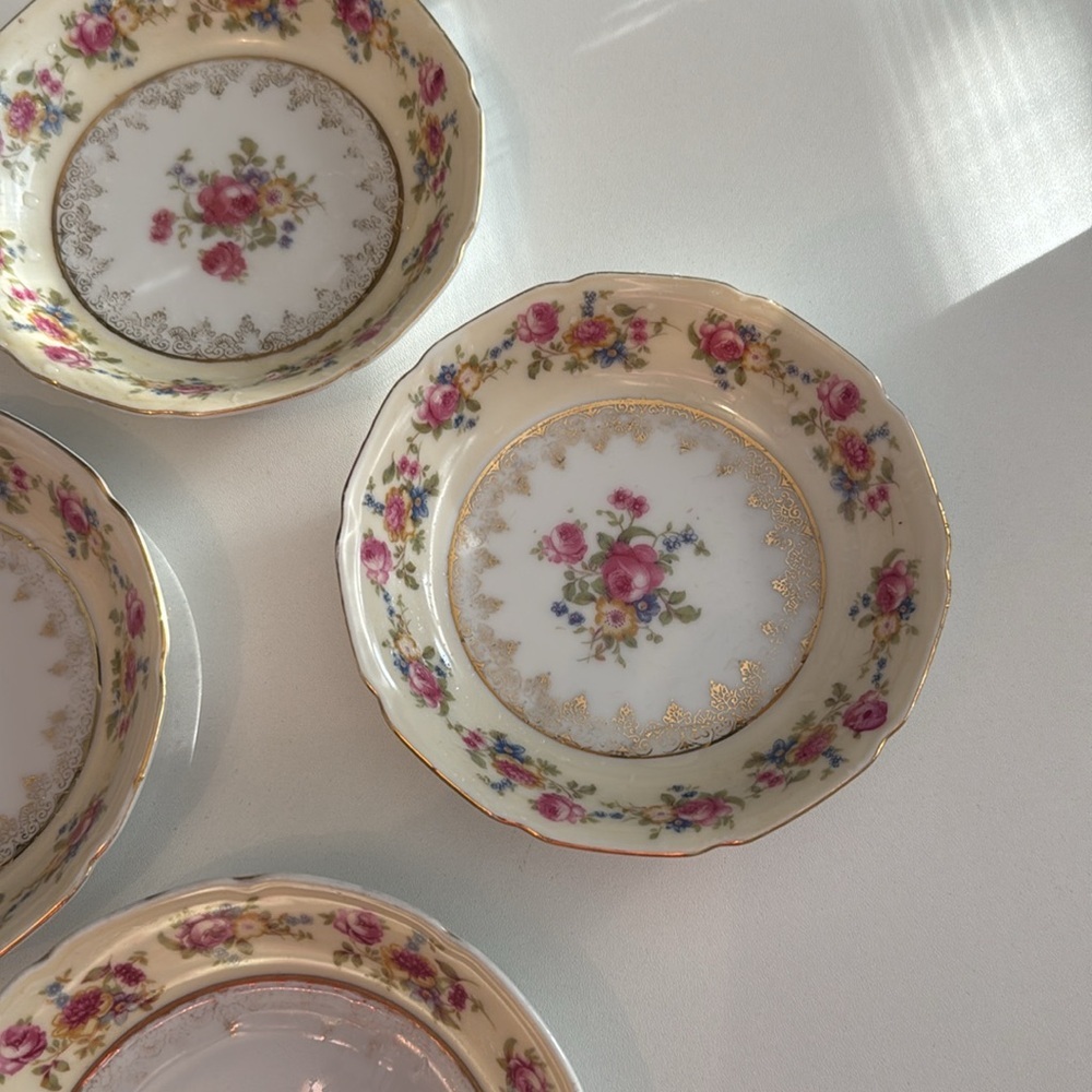 Vintage Gold Castle Japan Floral China Bowls Set of 4 - Cream and Pink - Picture 2 of 10